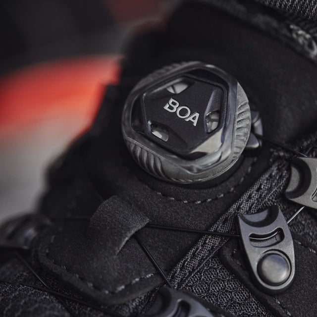Are safety boots with BOA lacing better than boots with a side zipper?